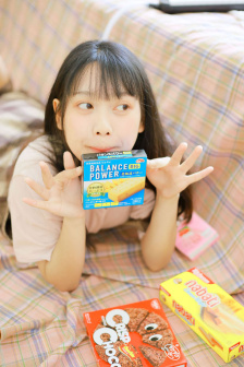美女更衣